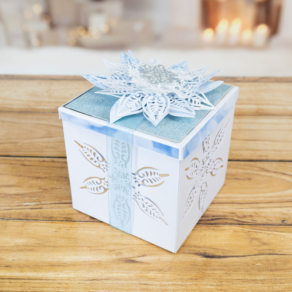 Tattered Lace Snowflake Die Set - Image 3
